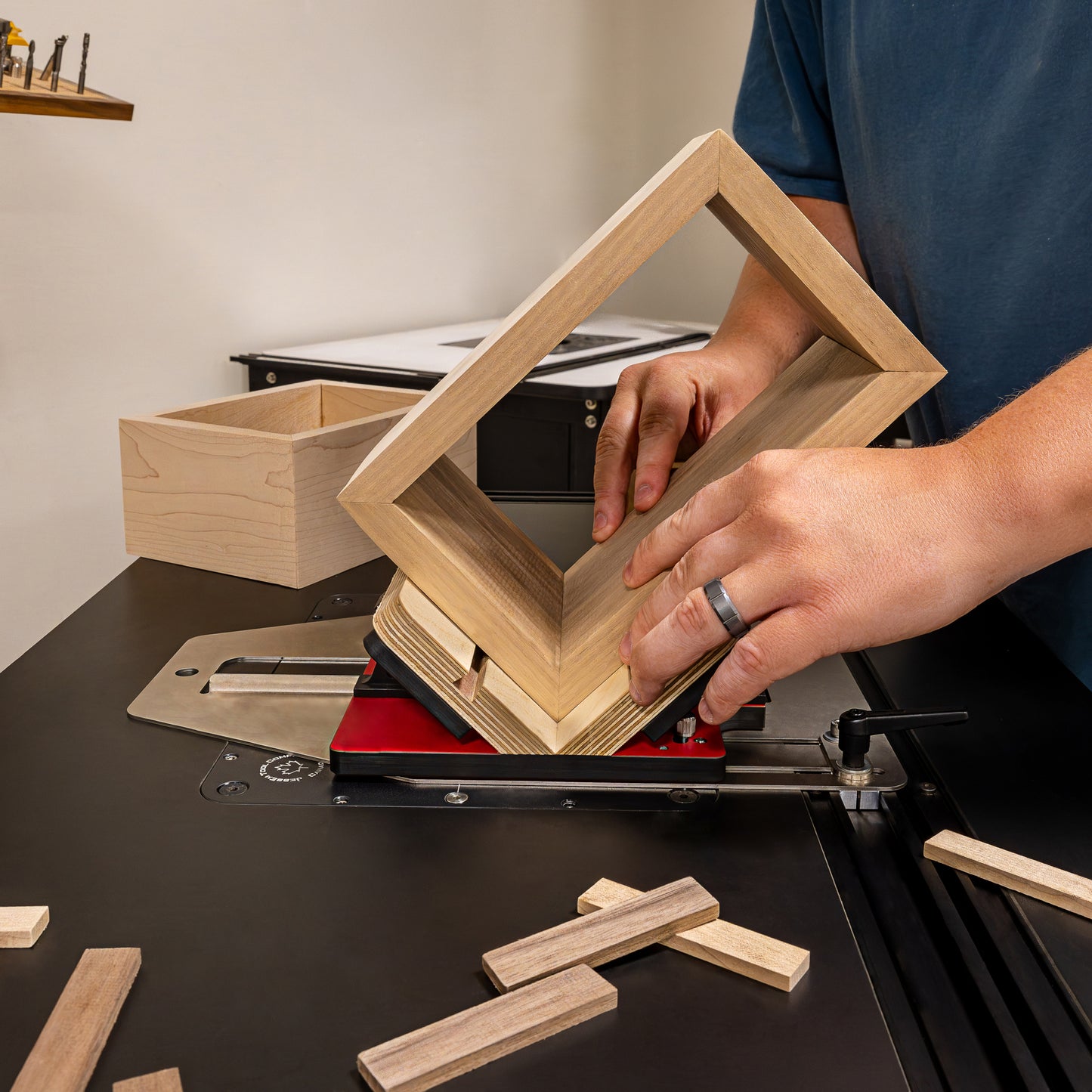 JessEm Spline Jig  Precision Router Table Jig for Decorative Spline Joinery